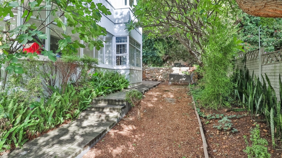 2 Bedroom Property for Sale in Vredehoek Western Cape